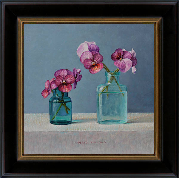 Viooltjes in turquoise flesjes