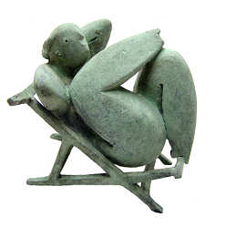 Stoeltje | bronzen beeld van een zittende vrouw van Jan de Graaf koopt u nu online! ✓Hoogste kwaliteit ✓Veilig betalen ✓Gratis verzending