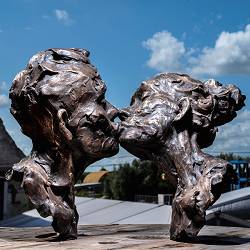 Ik zal je liefhebben | bronzen beeld van een kussende man en vrouw van Natasja Bennink koopt u nu online! ✓Veilig betalen ✓Gratis verzending