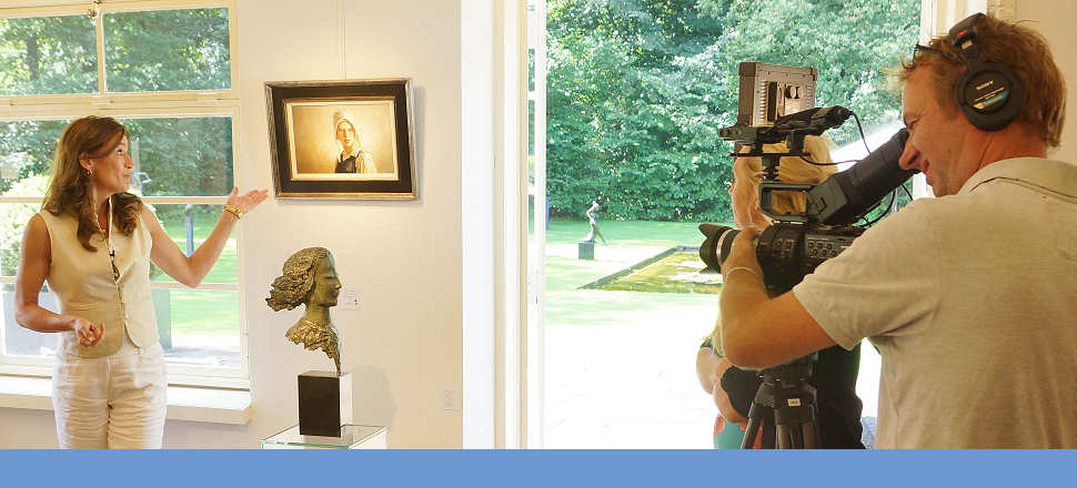 Pascalle Verhees vertelt de historie van het landgoed waar de galerie is gevestigd in de film Markante Monumenten van de NTR